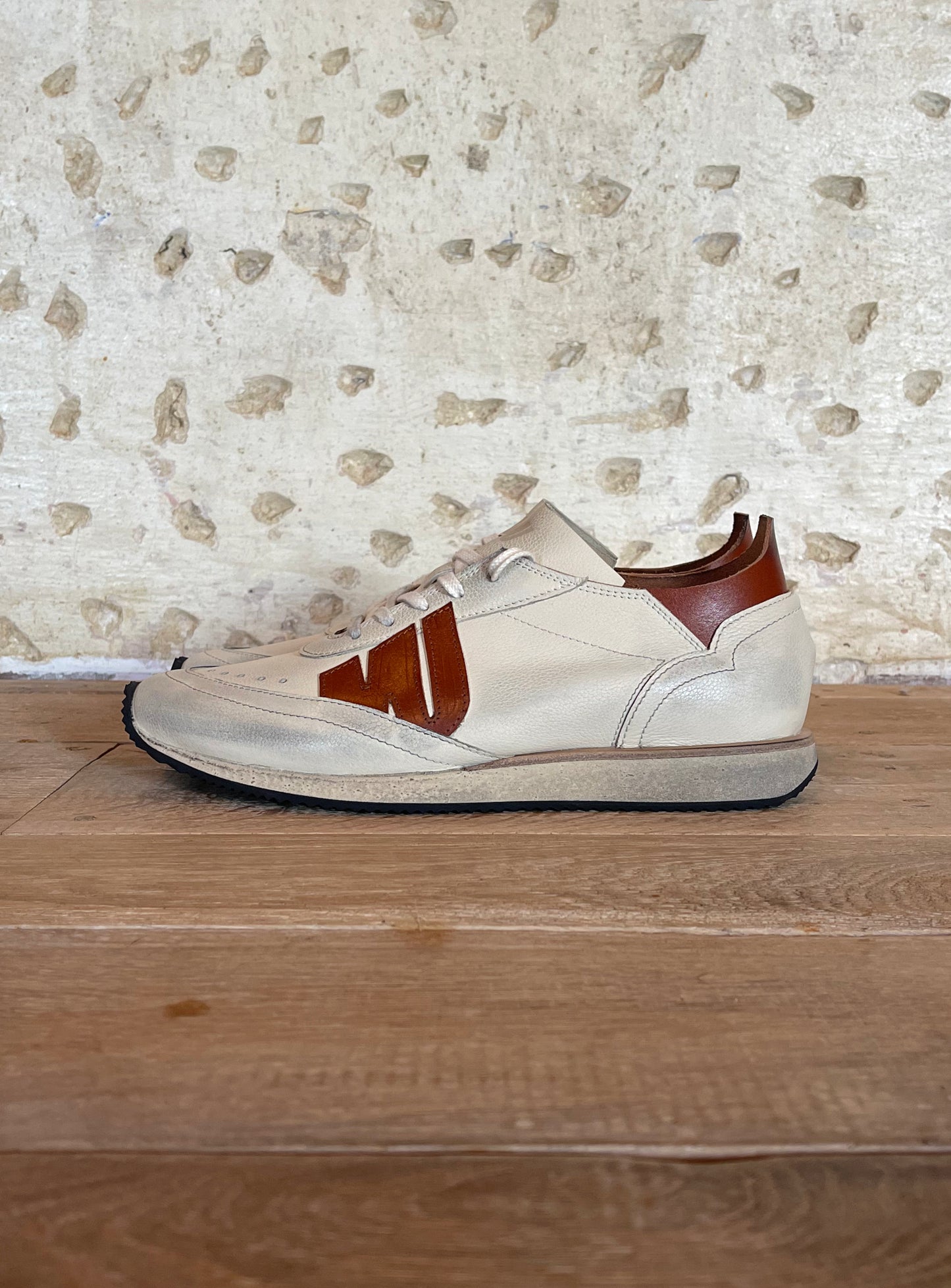 LIMITED EDITION WHITE/COGNAC - RUNNING MONK (unlinned)