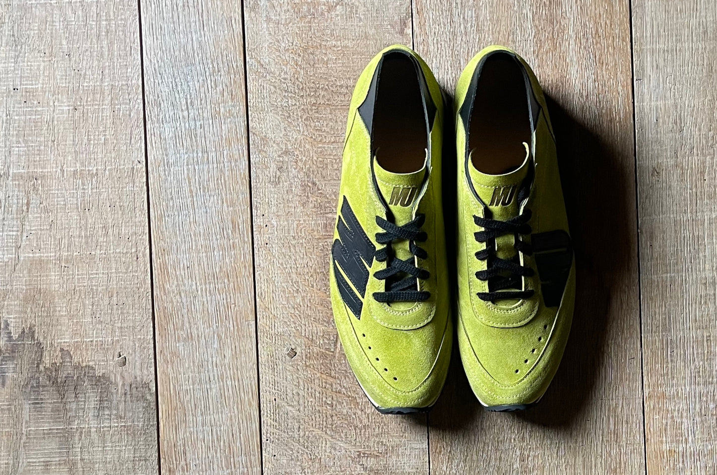 LIMITED EDITION ACID GREEN/BLACK - RUNNING MONK (vegetal tunned lining)