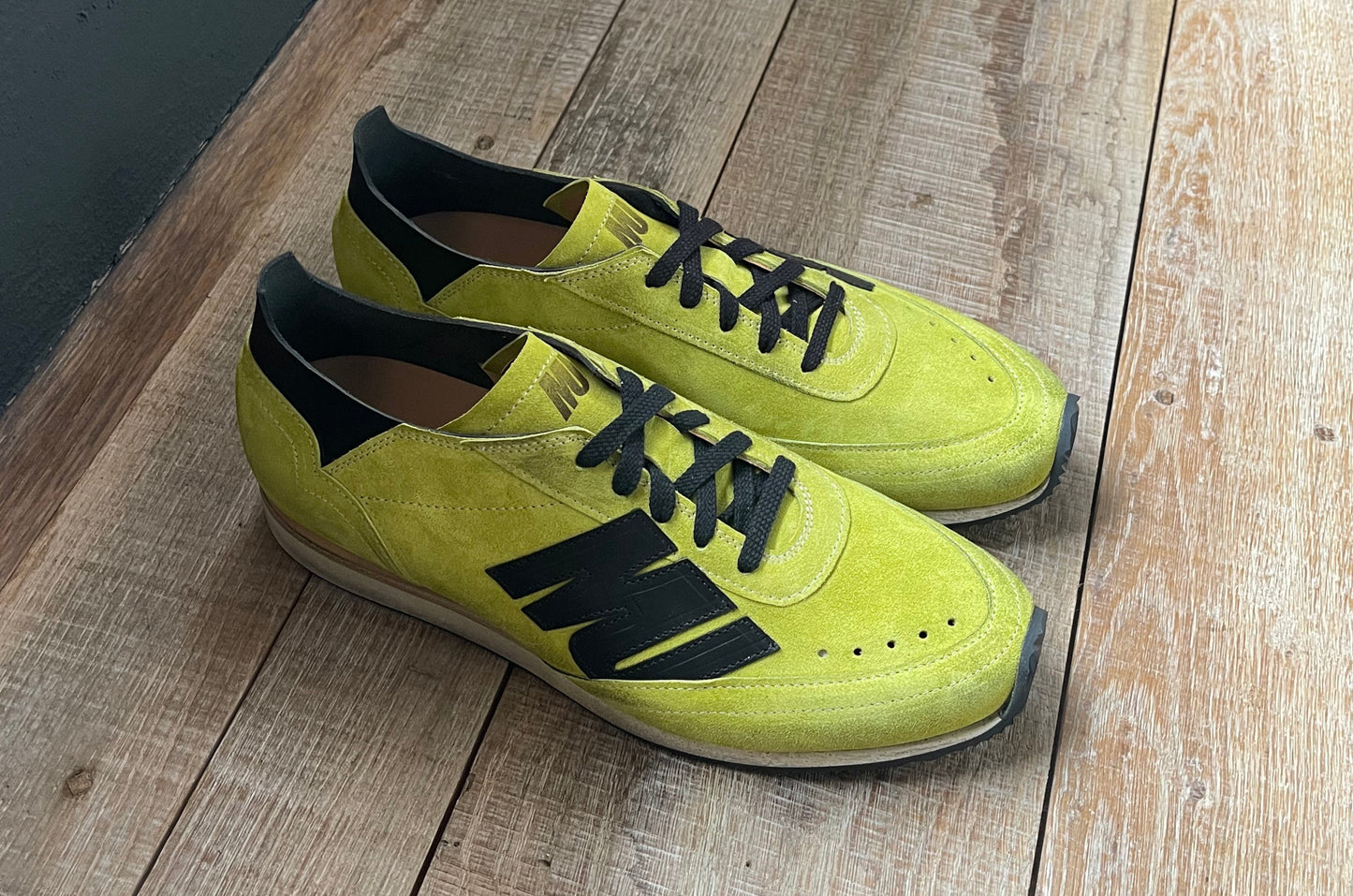 LIMITED EDITION ACID GREEN/BLACK - RUNNING MONK (vegetal tunned lining)